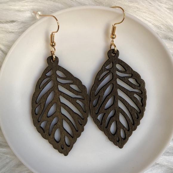 Leaf drop earrings - Picture 1 of 4